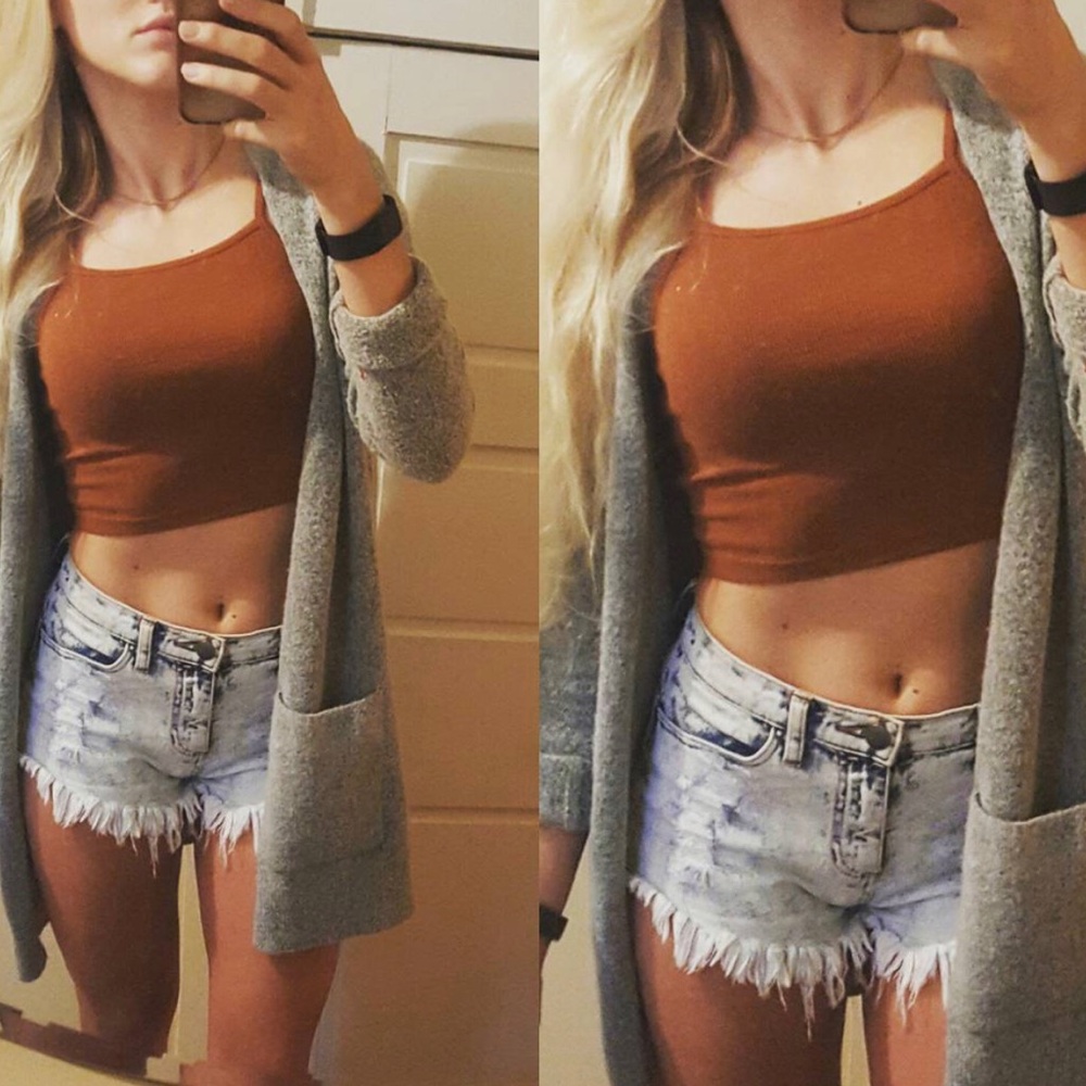 🦋 High waisted, frayed acid wash denim hot shorts